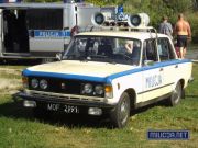 Spływ kajaków i łodzi rzecznych w stylu retro